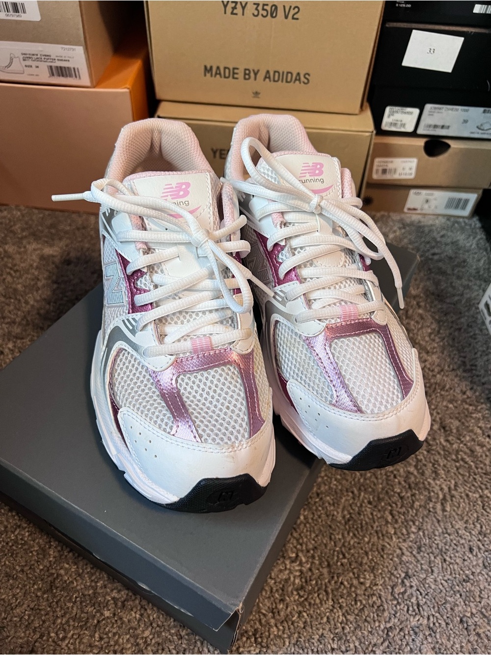 New Balance 530 Sneakers in White and Pink (Kids) - Picture 3 of 8